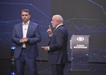 Lula autoriza abertura de sigilo bancário e telefônico e desafia Flávio Bolsonaro a fazer o mesmo