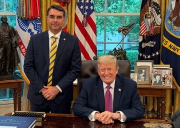 Trump diz que teria autorizado entrada de Flávio Bolsonaro nos EUA e volta a atacar eleições brasileiras