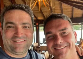 PF investiga Flávio Bolsonaro e advogado por suspeita de lavagem de dinheiro