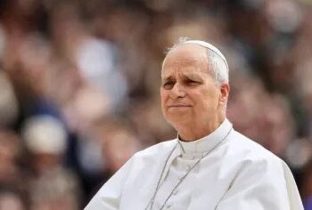 Papa Leão 14 será internado para cirurgia de retirada de nódulo no pulmão
